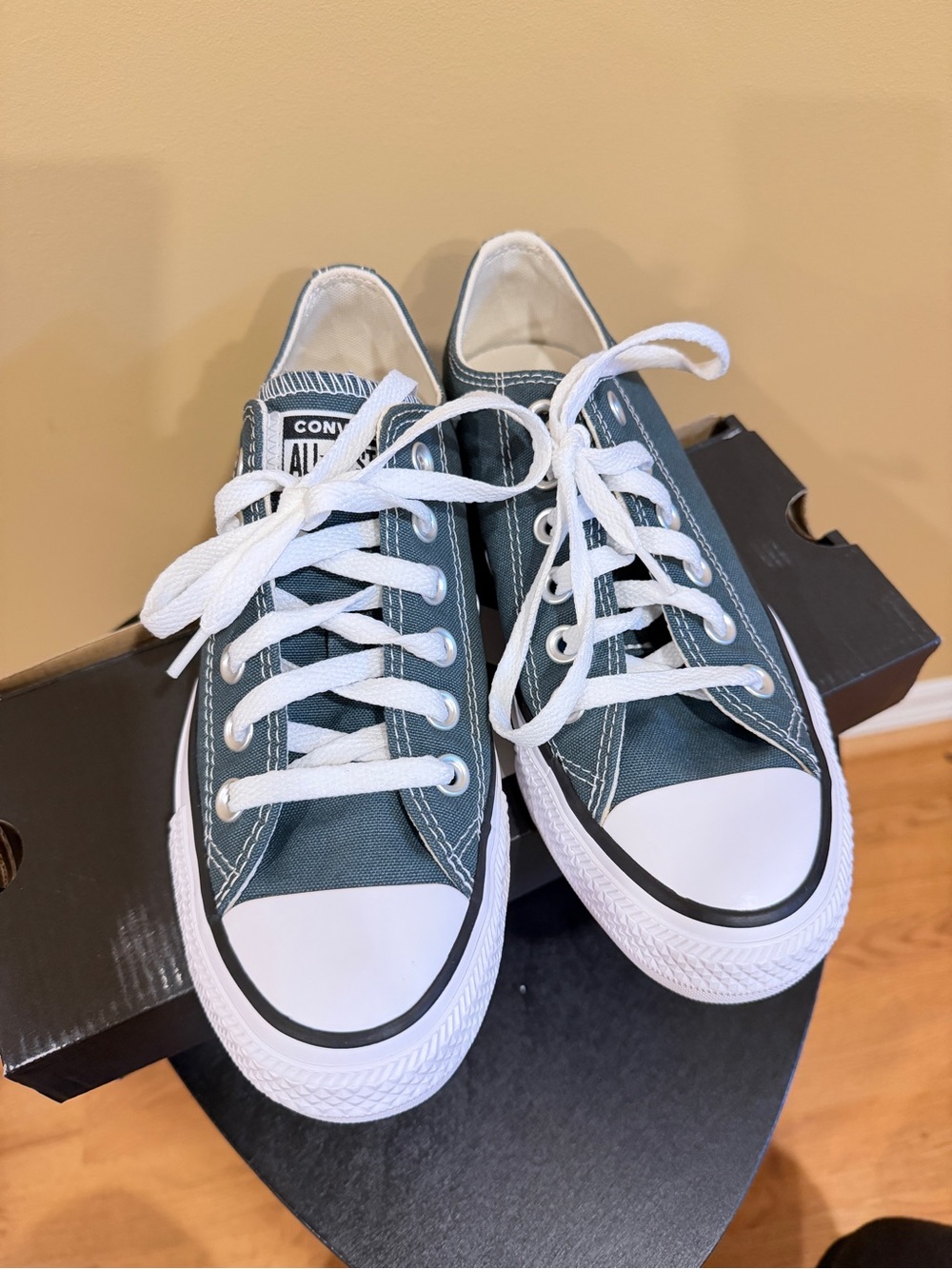 Converse low top sneakers | New